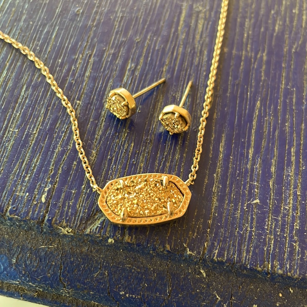 Kendra Scott Elisa Necklace and matching earrings in Rose Gold